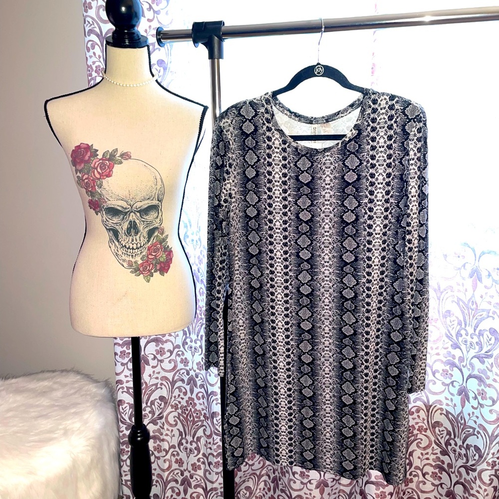 H&M: snake body con dress